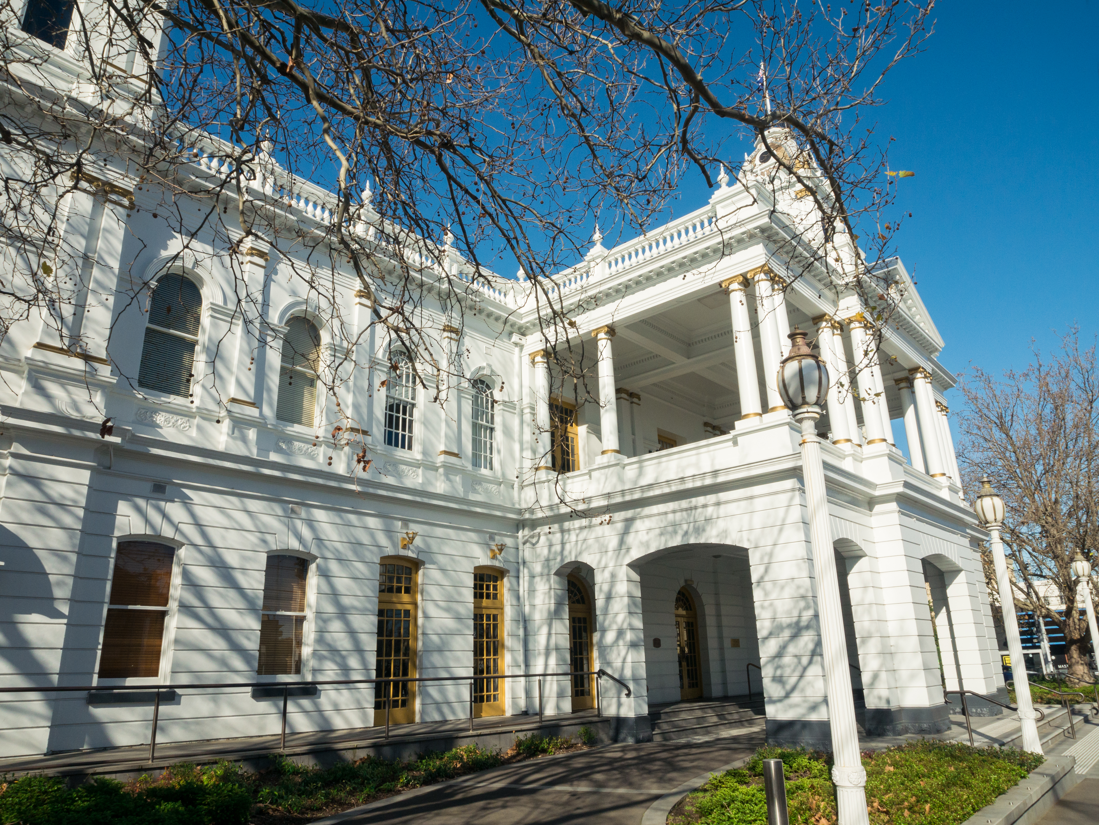 Historical white building in Malvern, serviced by local electricians from Approved Electrix, experts in electrical solutions in Malvern VIC.