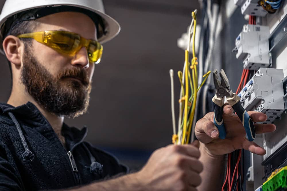 electrician glen huntley