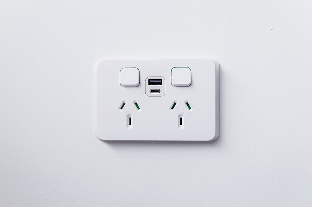 CLIPSAL ICONIC USB POWER POINT